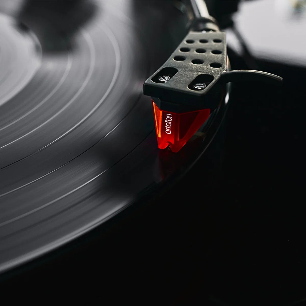 TT-4 Special Edition — Turntable with Ortofon 2M Bronze & Built-in Phono Stage