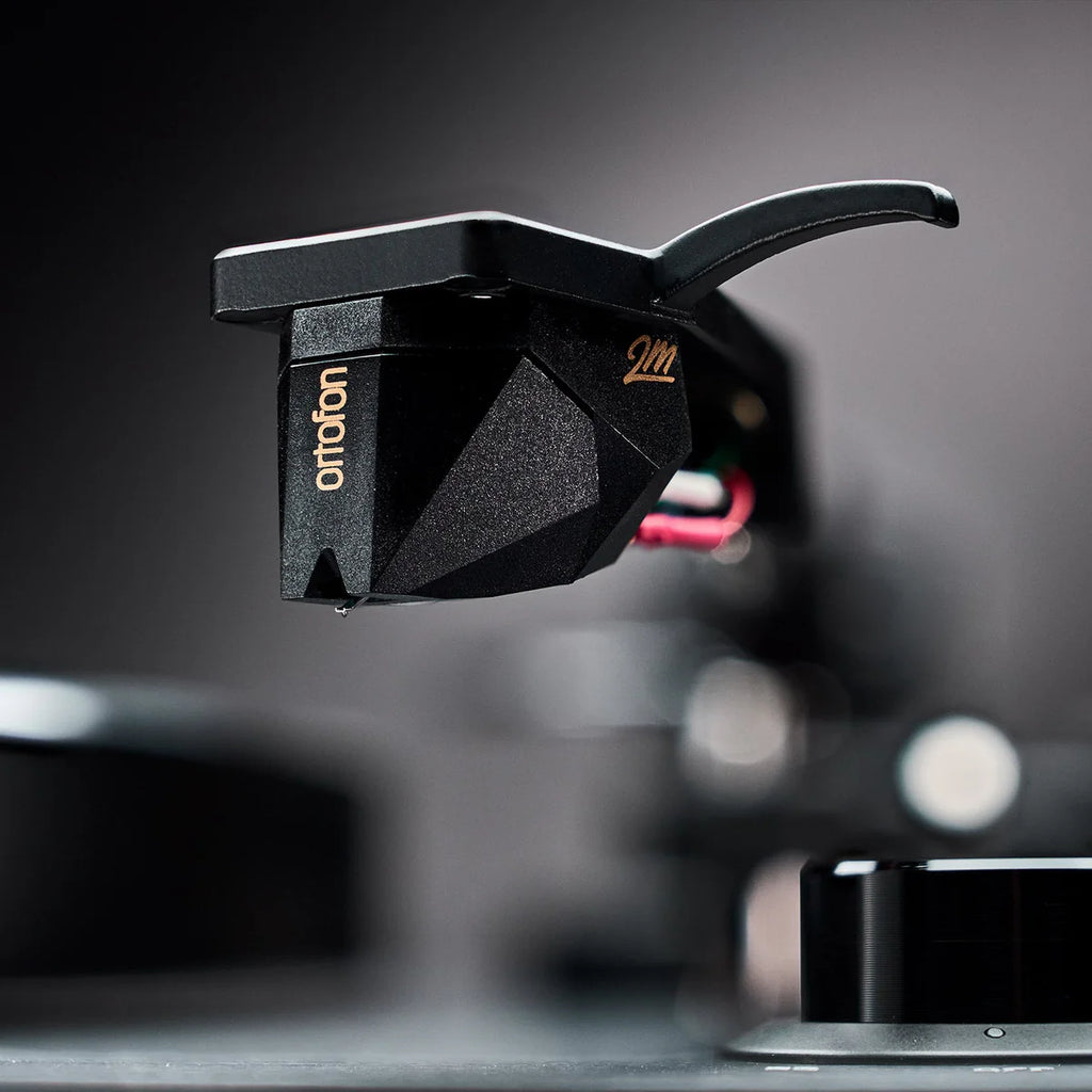 TT Signature — Turntable with Ortofon 2M Black & Floating Suspension