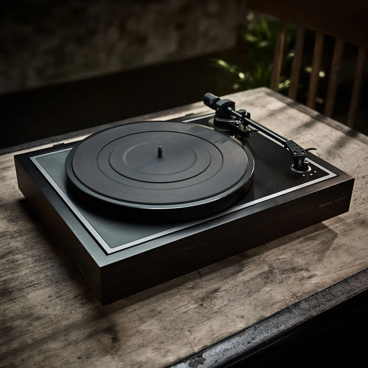 TT Signature — Turntable with Ortofon 2M Black & Floating Suspension