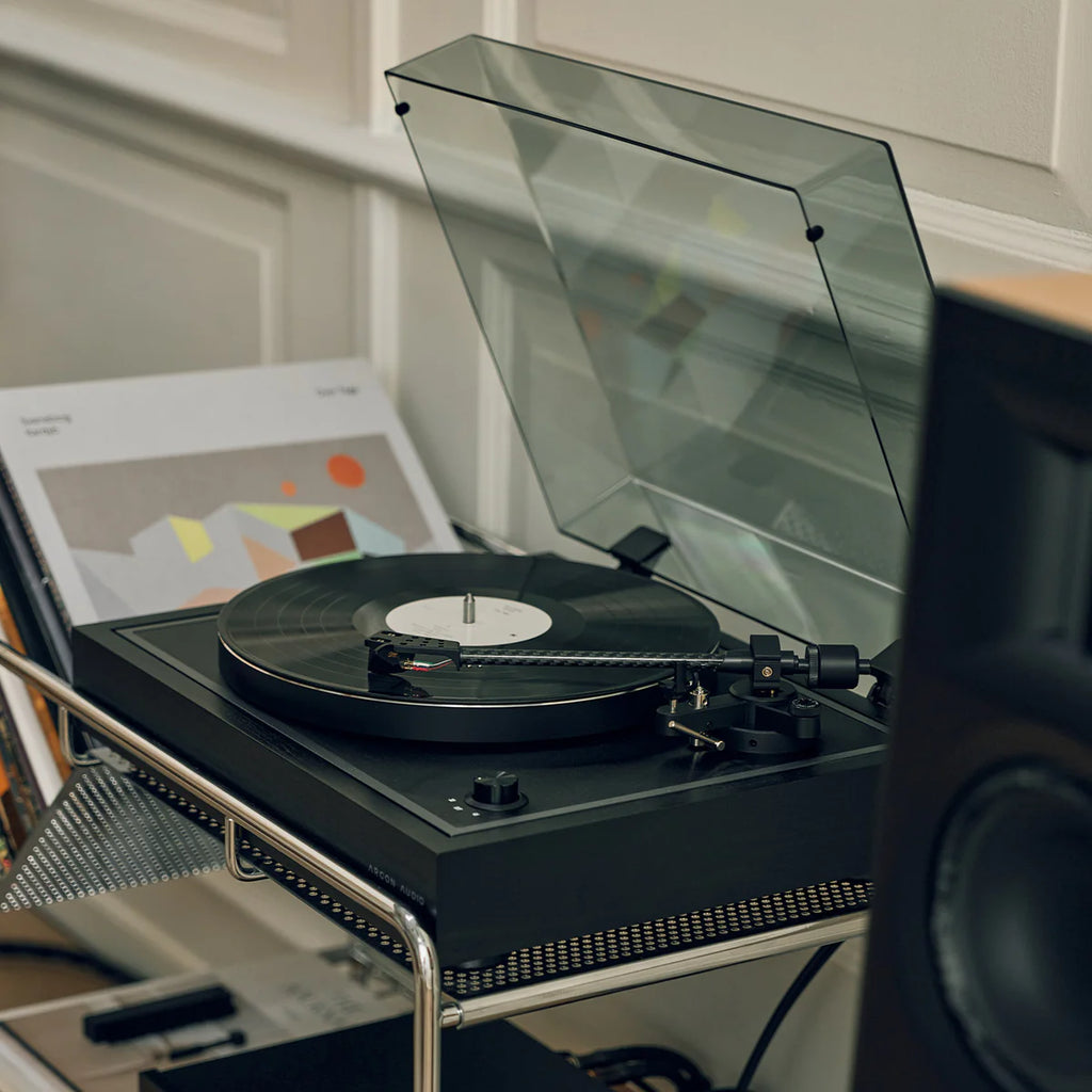 TT Signature — Turntable with Ortofon 2M Black & Floating Suspension